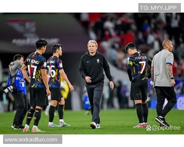 从绿茵场到教练席足球明星如何蜕变为优秀教练的成功之路