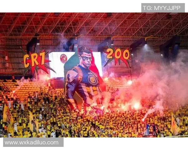 当足球明星冲向看台瞬间引发的热烈反响与球迷心潮澎湃的情感交织