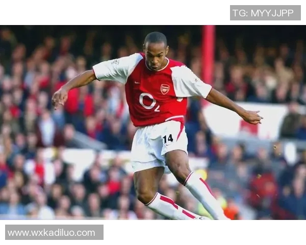 世界足坛14号传奇球星盘点及其辉煌成就回顾